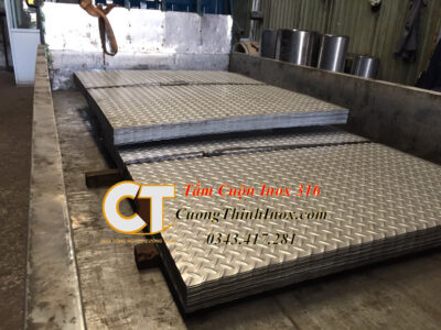 Sản Xuất Tấm Inox Nhám Gân Chống Trượt - loại 1 gân